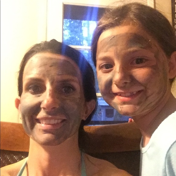 Meet your Posher, Jessica - Picture 3 of 3